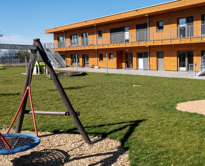 Kindertagesstätte mit Spielplatz