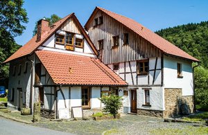 Fachwerkgebäude mit rotem Dach