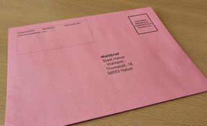 Briefwahl roter Wahlbrief