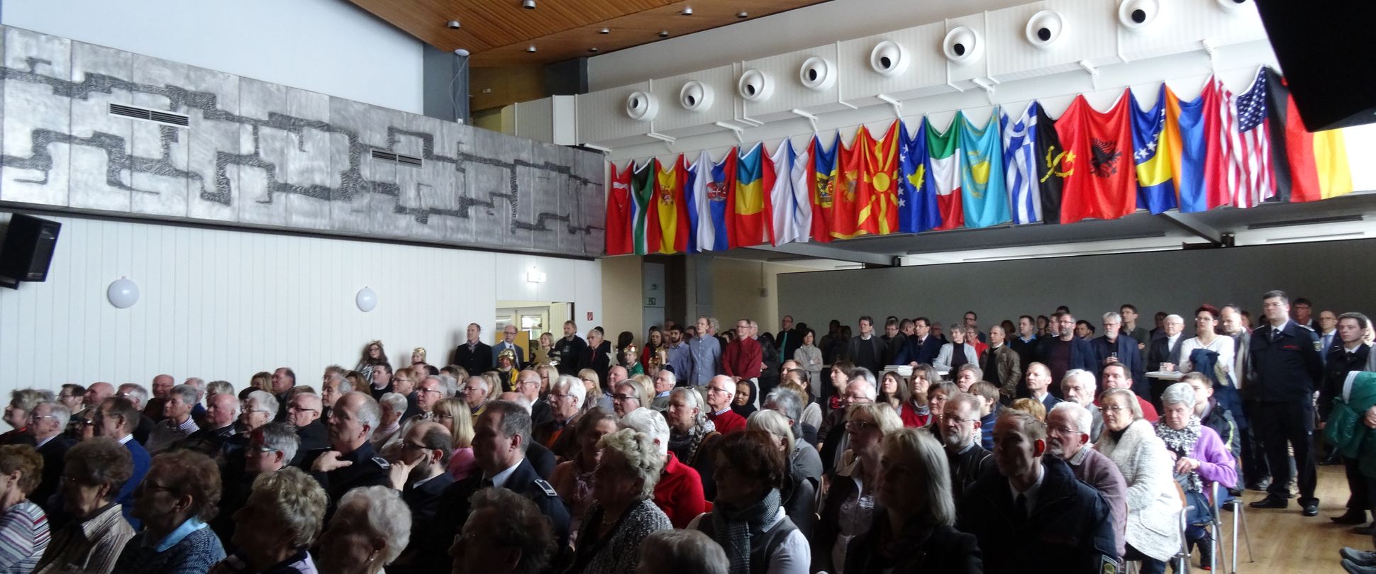 Aula mit vielen Menschen