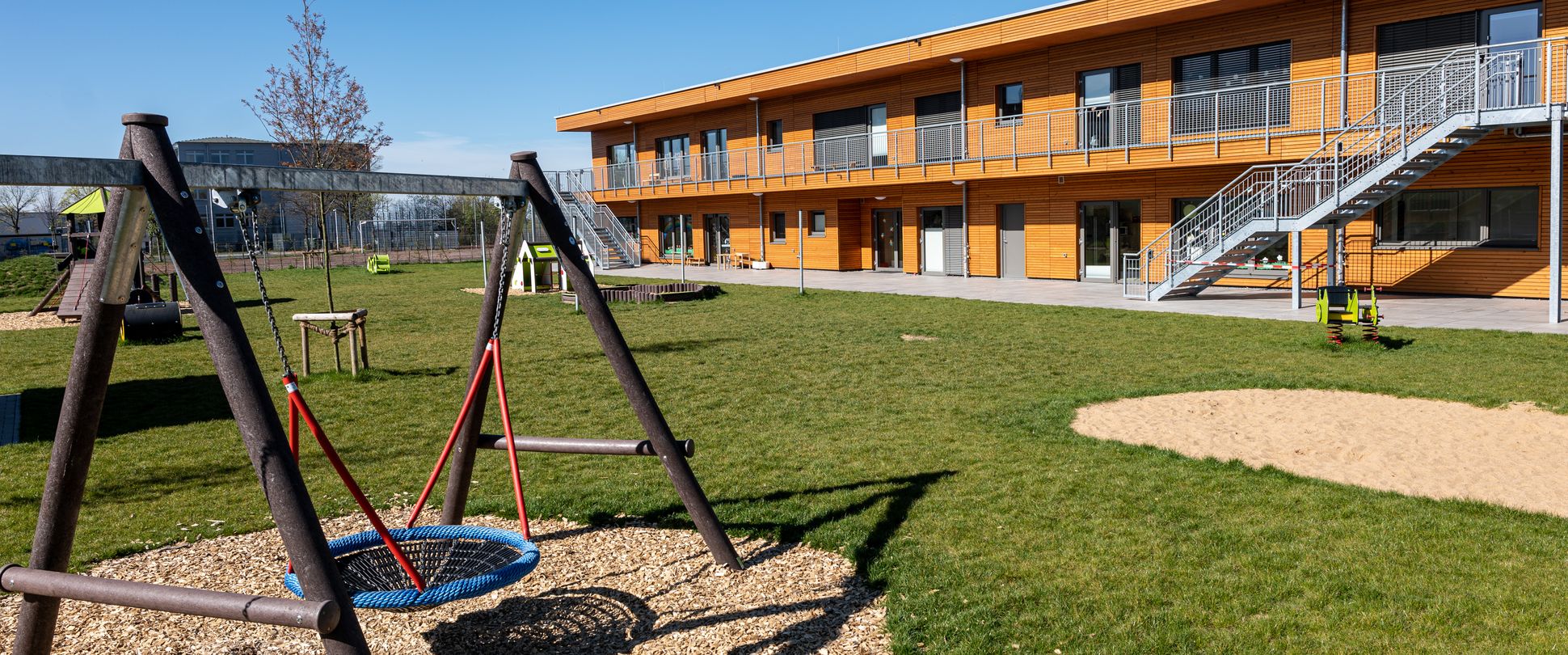 Kindertagesstätte mit Spielplatz